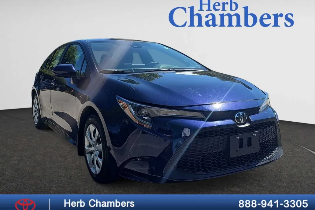 2022 Toyota Corolla LE photo 1