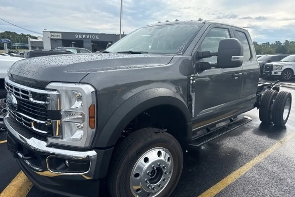 2026 Ford F-550 XLT photo 1