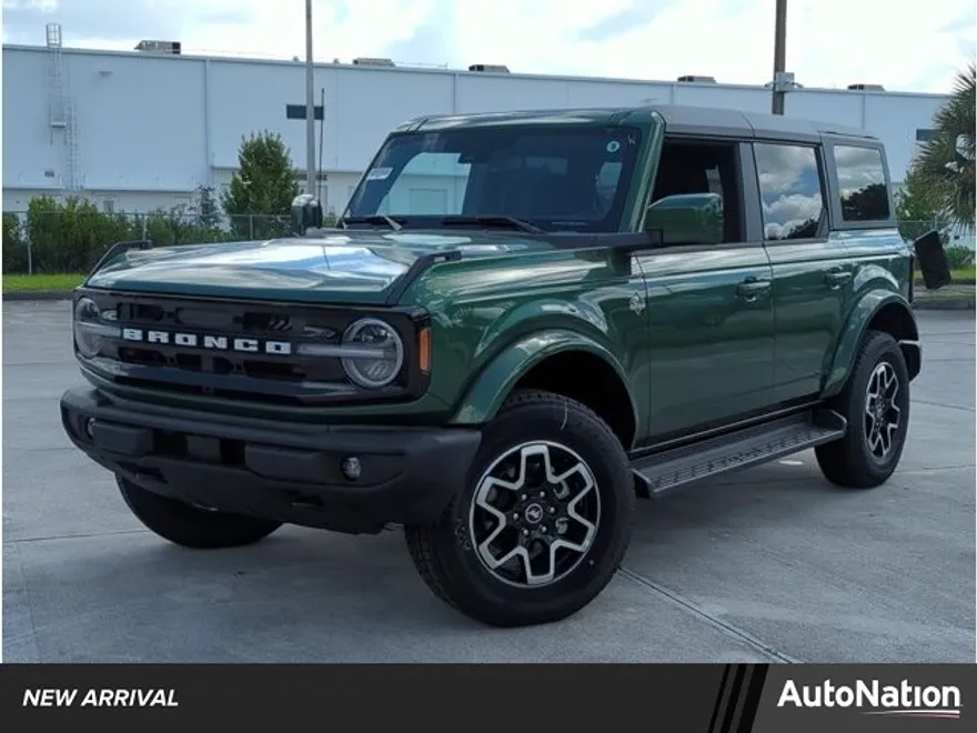 2025 Ford Bronco Outer Banks photo 1