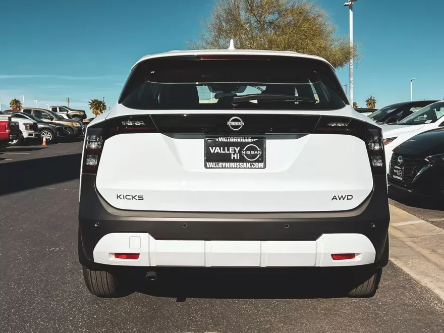 2025 Nissan Kicks S photo 1