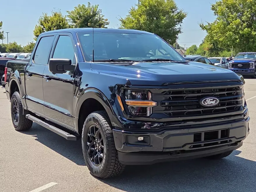2025 Ford F-150 XLT photo 1
