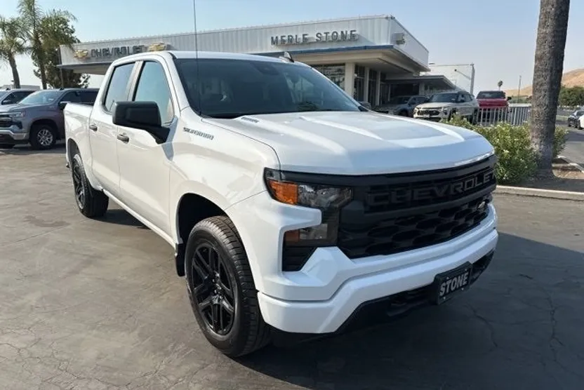 2026 Chevrolet Silverado 1500 Custom photo 1