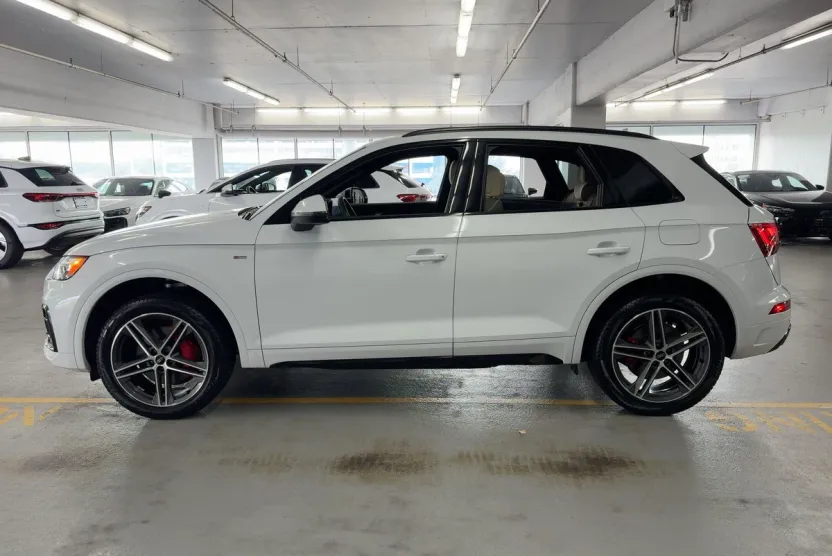 2024 Audi Q5 S line Premium Plus photo 1