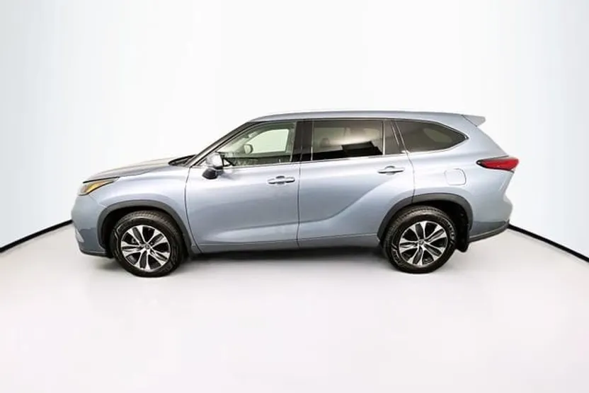 2022 Toyota Highlander XLE photo 1