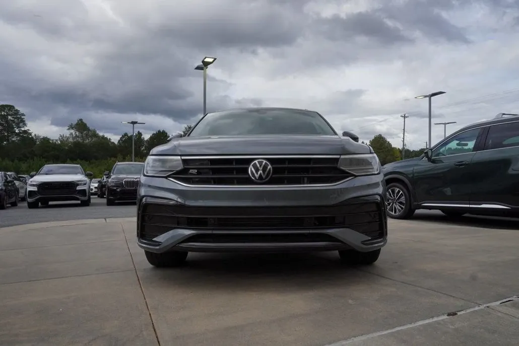 2023 Volkswagen Tiguan SE R-Line Black photo 1