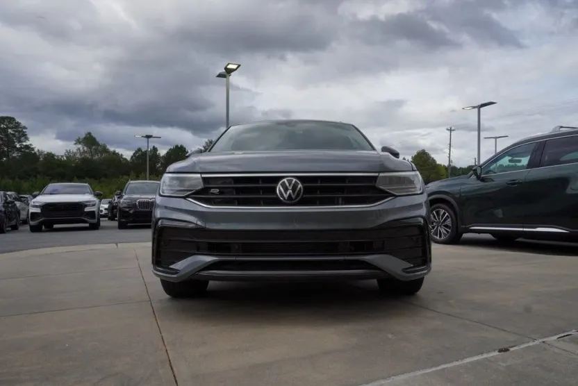 2023 Volkswagen Tiguan SE R-Line Black photo 1