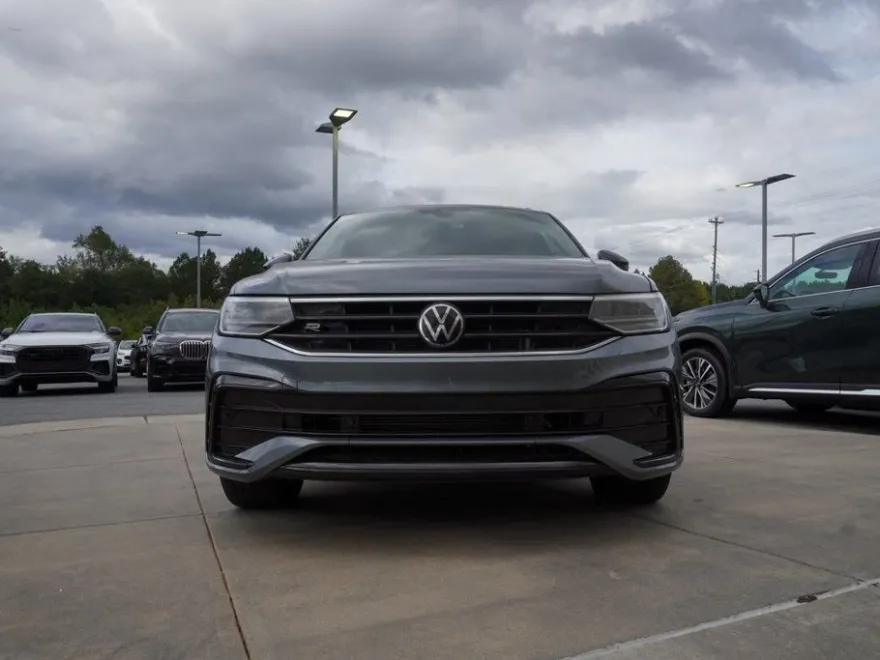 2023 Volkswagen Tiguan SE R-Line Black photo 1