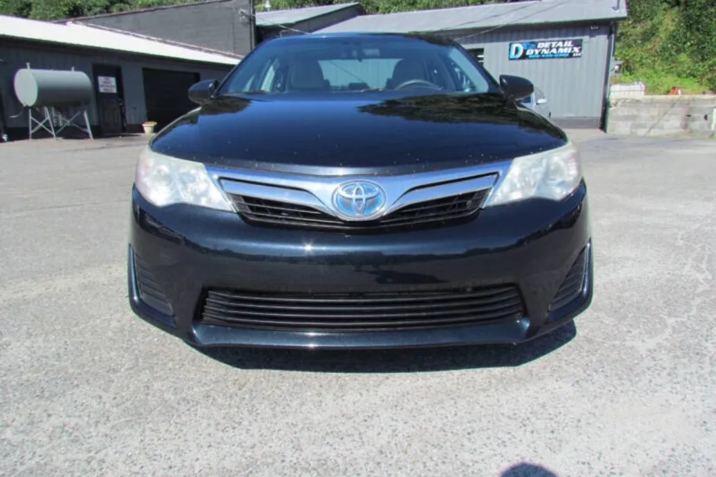 2014 Toyota Camry Hybrid LE photo 1