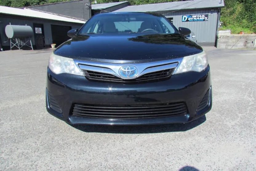 2014 Toyota Camry Hybrid LE photo 1
