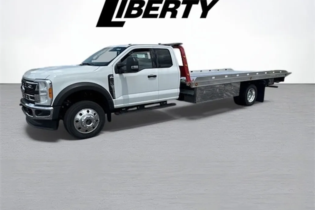 2023 Ford F-550 photo 1