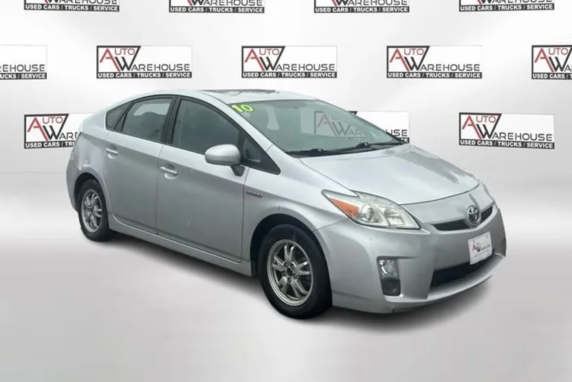 2012 Toyota Prius Five photo 1