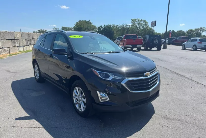 2021 Chevrolet Equinox LT photo 1