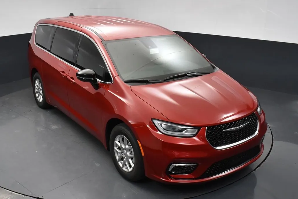 2025 Chrysler Pacifica photo 1
