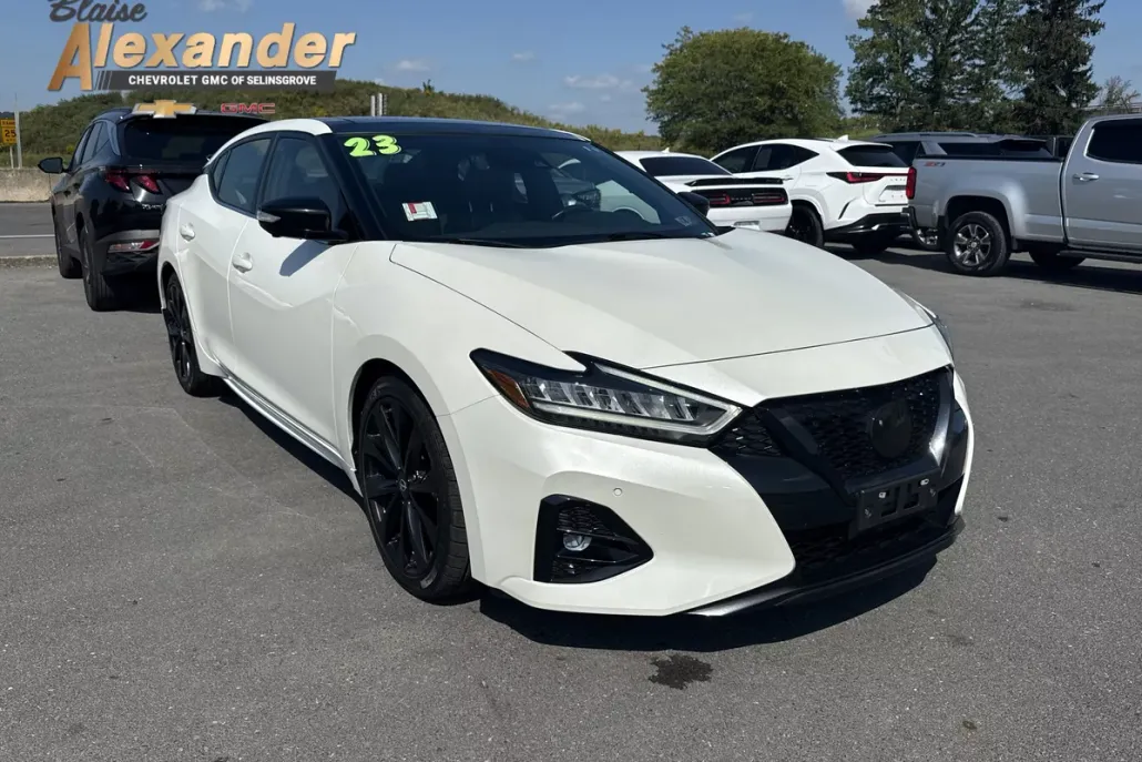 2023 Nissan Maxima SR photo 1