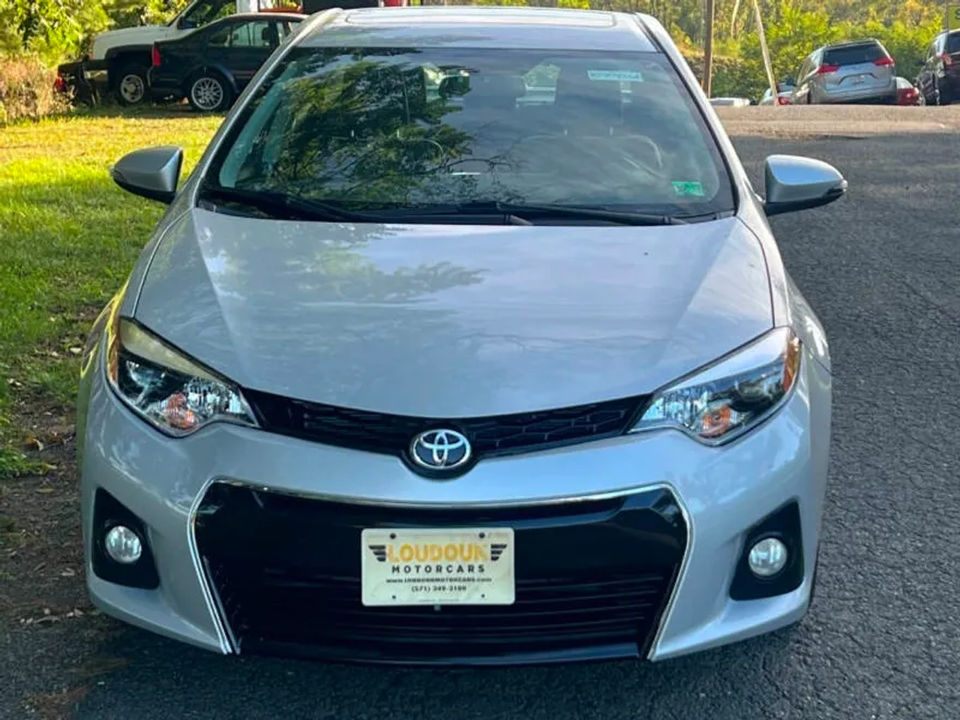 2015 Toyota Corolla Plus photo 1