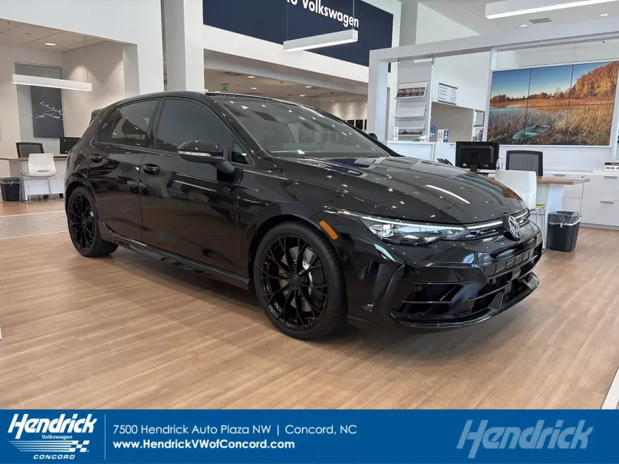 2025 Volkswagen Golf R photo 1
