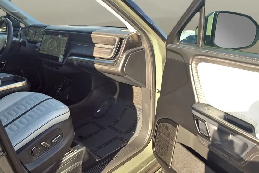 2023 Rivian R1S Launch Edition photo 1