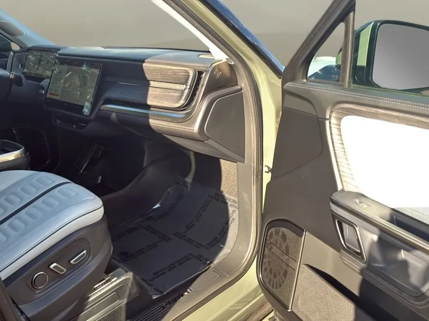 2023 Rivian R1S Launch Edition photo 1