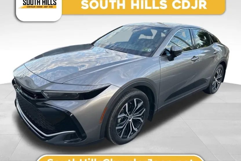 2023 Toyota Crown XLE photo 1