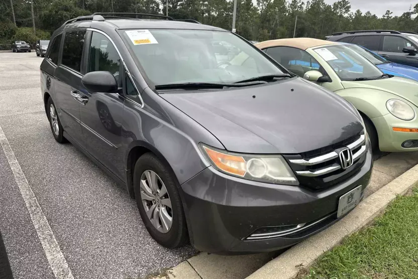 2016 Honda Odyssey SE photo 1