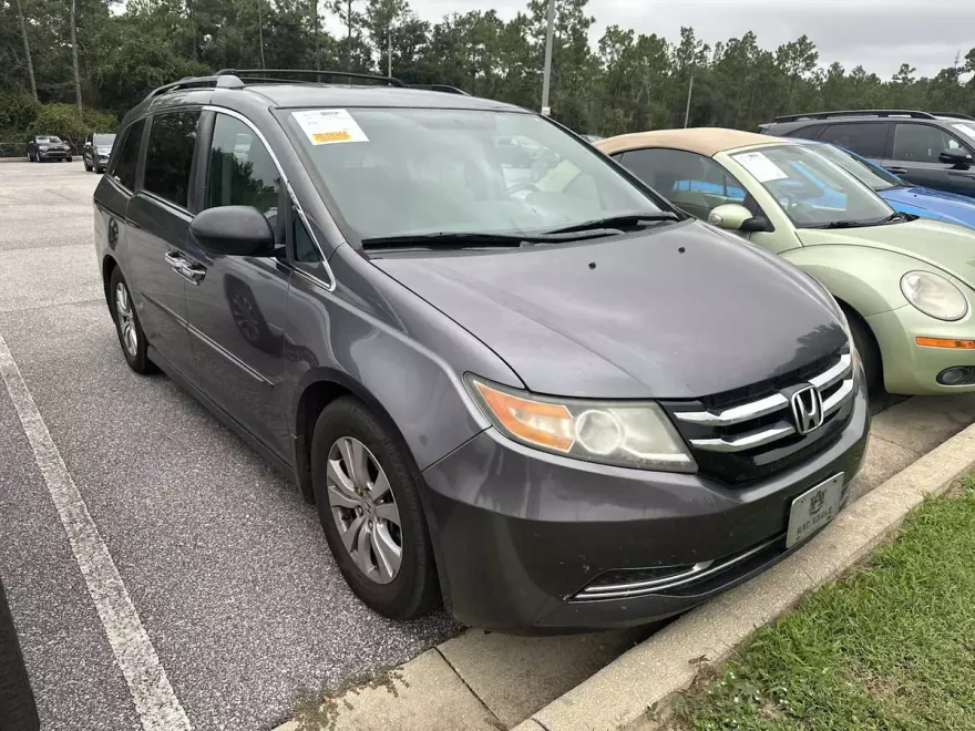 2016 Honda Odyssey SE photo 1