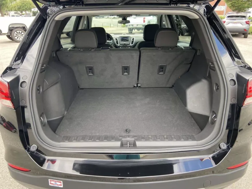 2022 Chevrolet Equinox LT photo 1