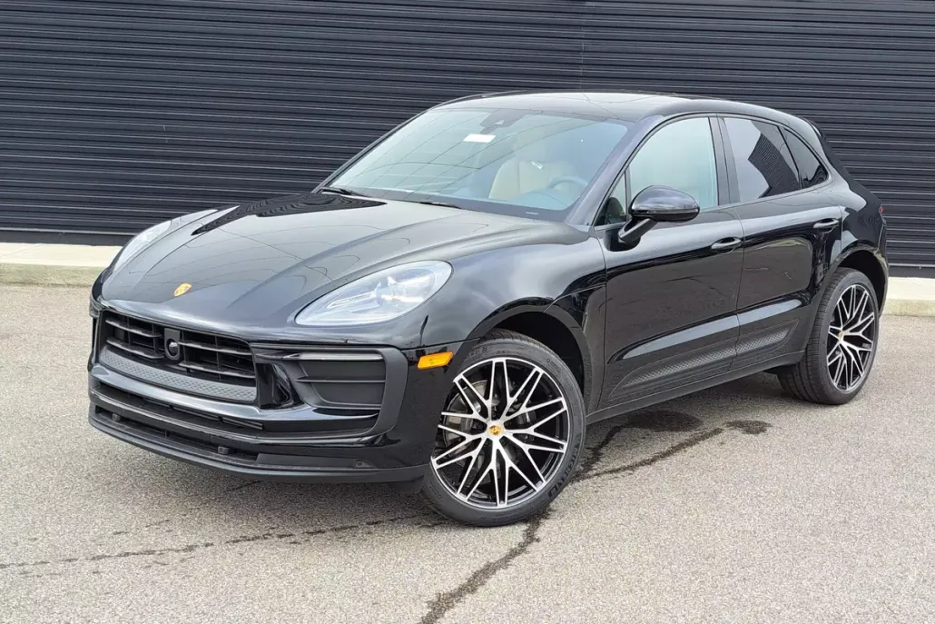 2025 Porsche Macan T photo 1