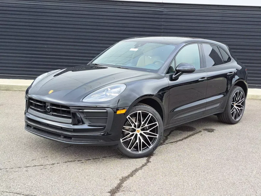 2025 Porsche Macan T photo 1
