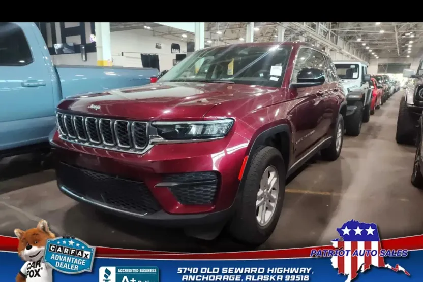 2023 Jeep Grand Cherokee Laredo Sport photo 1