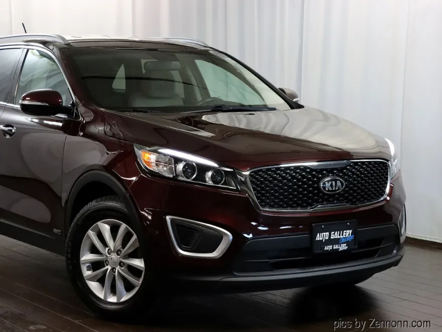 2017 Kia Sorento LX photo 1