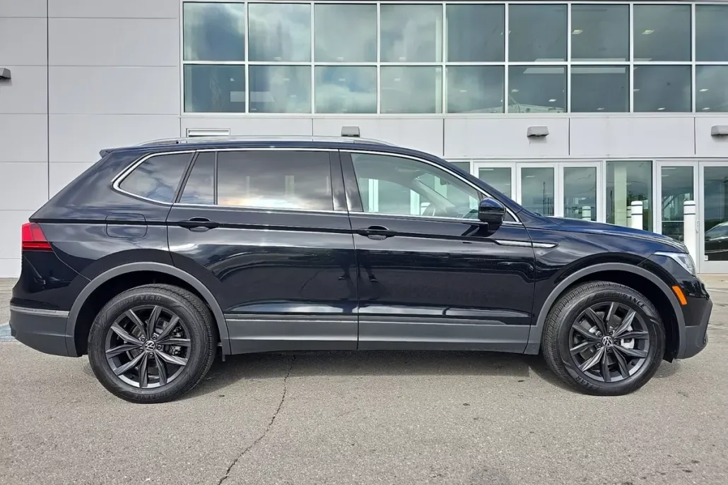 2024 Volkswagen Tiguan SE Wolfsburg Edition photo 1