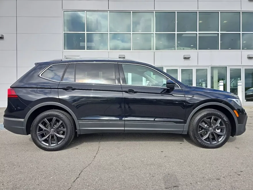 2024 Volkswagen Tiguan SE Wolfsburg Edition photo 1