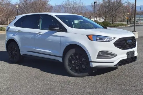 2024 Ford Edge SE photo 2