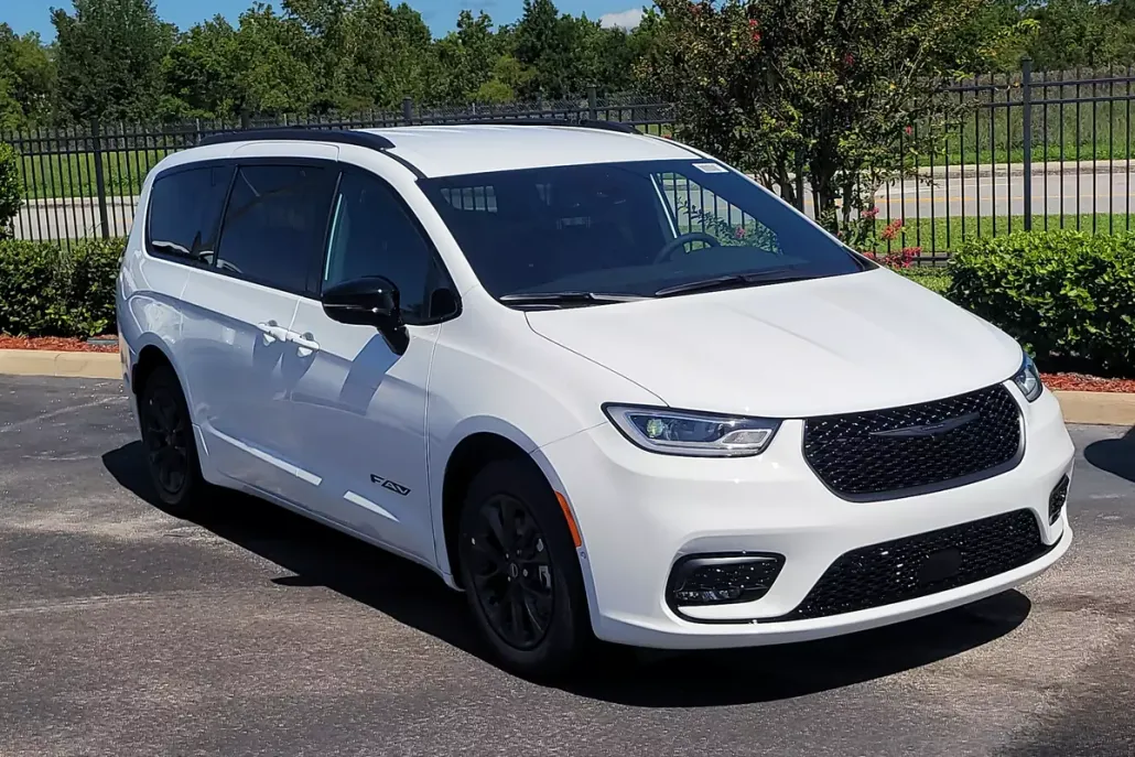 2025 Chrysler Pacifica photo 1