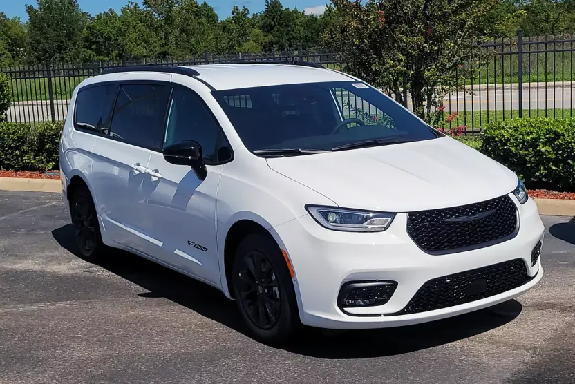 2025 Chrysler Pacifica photo 1