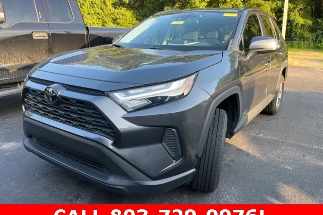 2023 Toyota RAV4 XLE photo 1