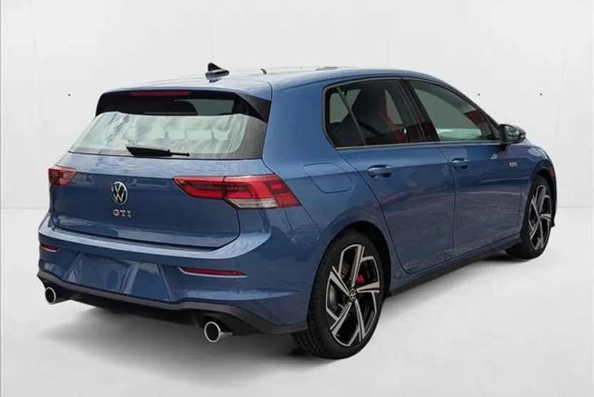 2025 Volkswagen Golf GTI SE photo 1