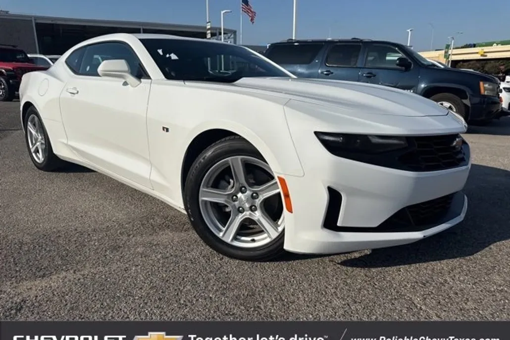 2023 Chevrolet Camaro 1LT photo 1