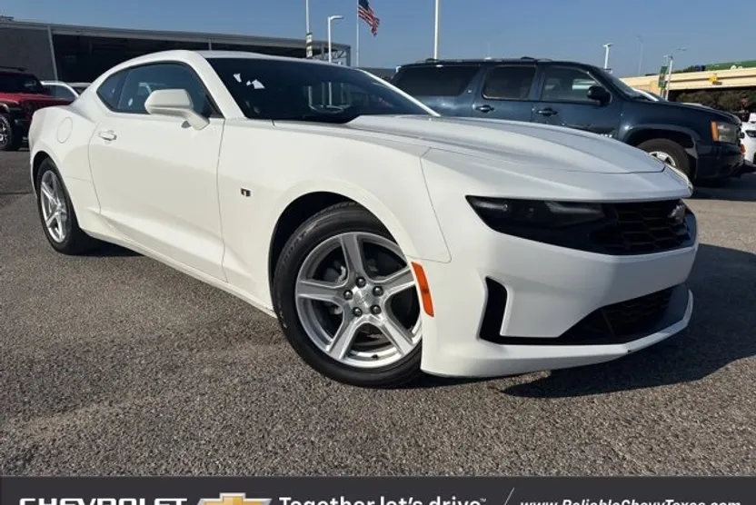 2023 Chevrolet Camaro 1LT photo 1
