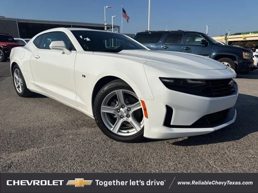 2023 Chevrolet Camaro 1LT photo 1