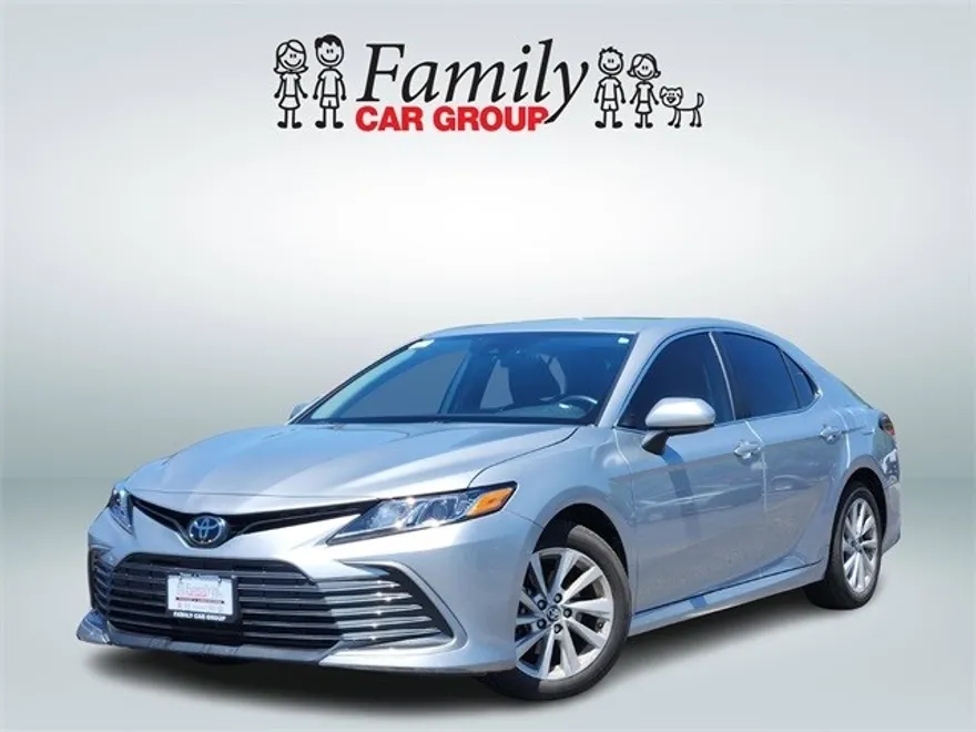 2023 Toyota Camry LE photo 1