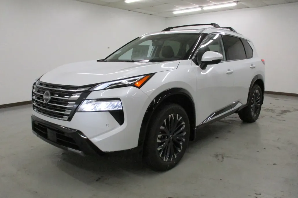 2025 Nissan Rogue Platinum photo 1