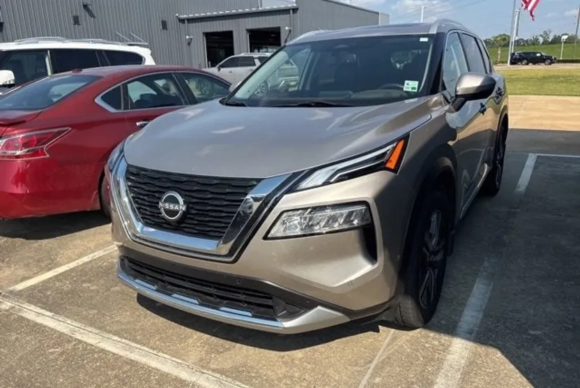 2023 Nissan Rogue Platinum photo 1
