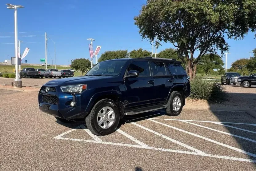 2019 Toyota 4Runner SR5 photo 1