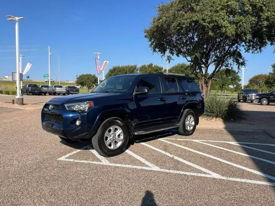 2019 Toyota 4Runner SR5 photo 1