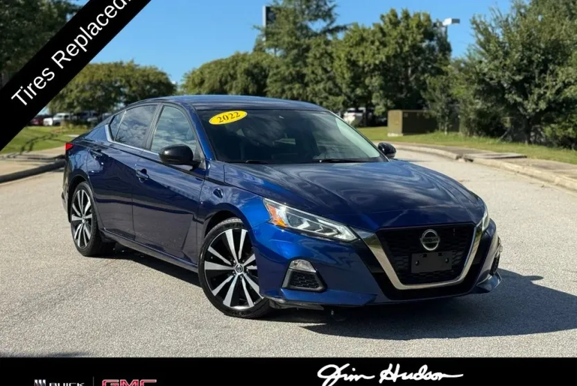 2022 Nissan Altima 2.5 SR photo 1