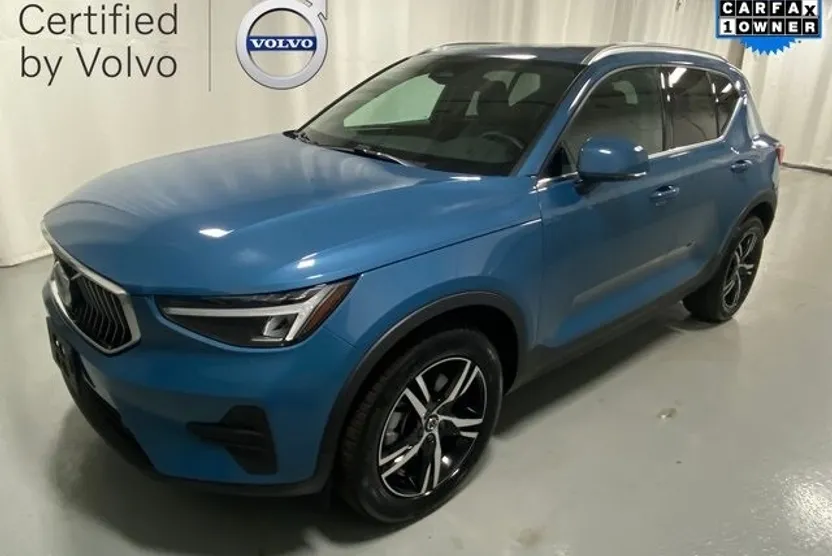 2025 Volvo XC40 Core photo 1