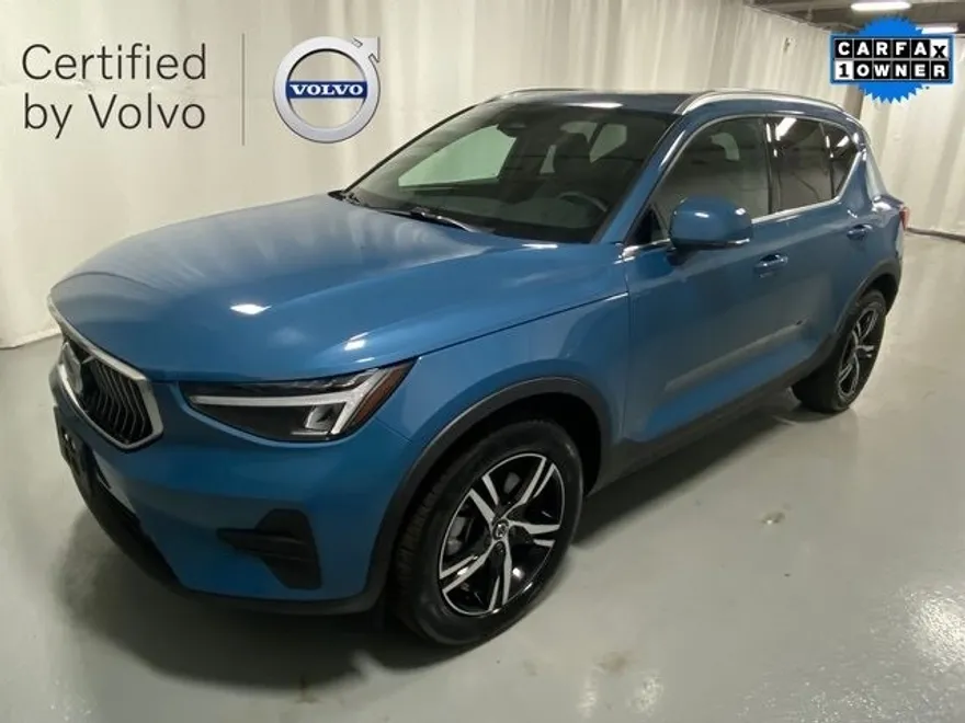 2025 Volvo XC40 Core photo 1