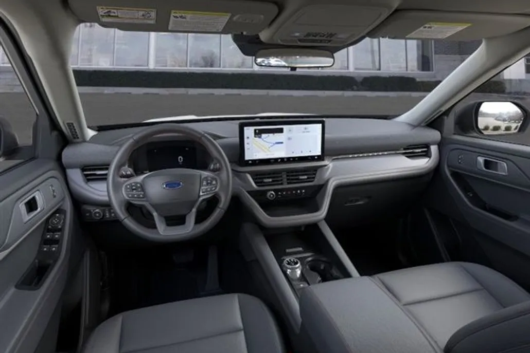 2025 Ford Explorer photo 1