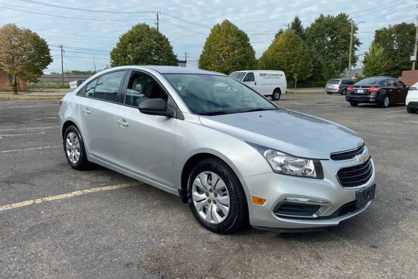 2016 Chevrolet Cruze LS photo 1